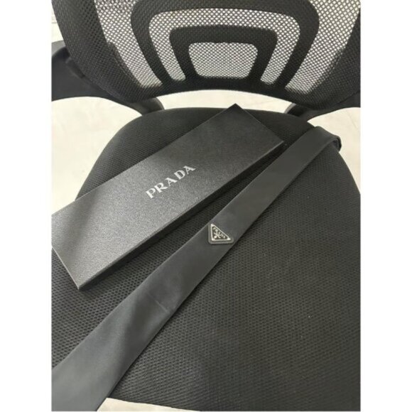 PRADA Black Tie - Picture 3 of 5